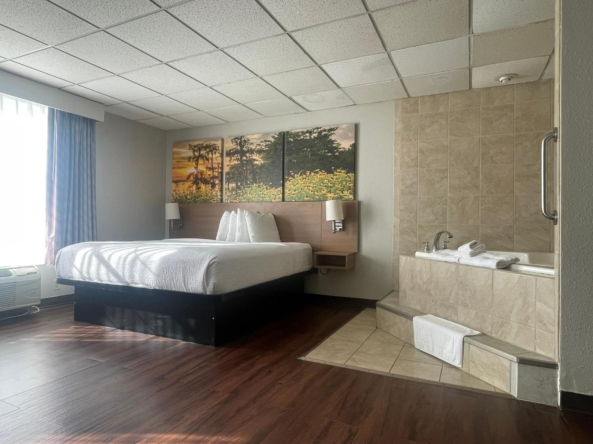 Days By Wyndham Hotel Madisonville